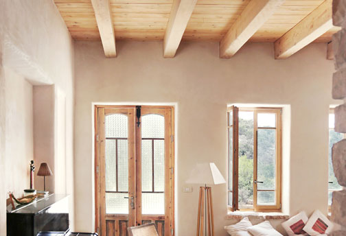 באופן טבעי: בית מעץ ואבן בעין הוד, שנבנה בידי בעלי מלאכה מהסביבה