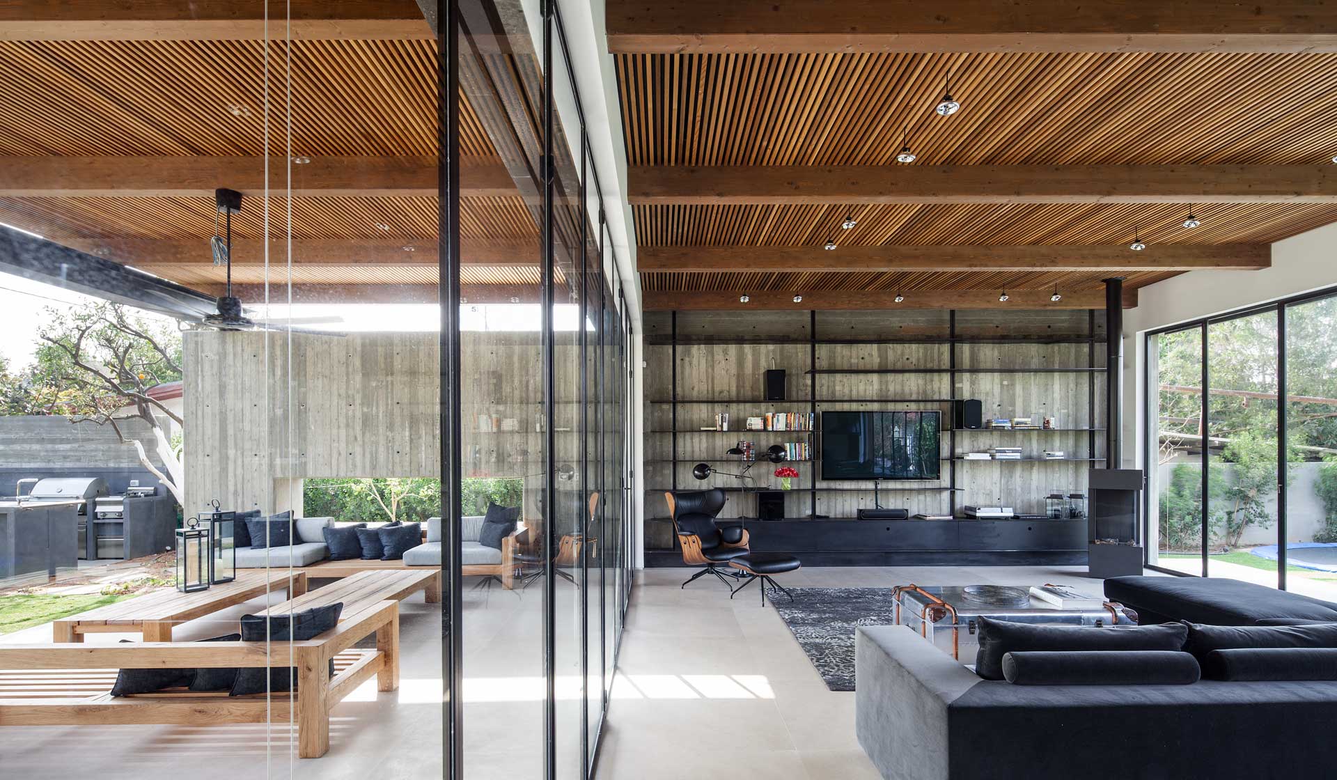 תקרת עץ בבית מודרני