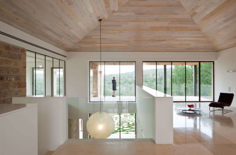 RESIDENCE IN ALONEY ABBA