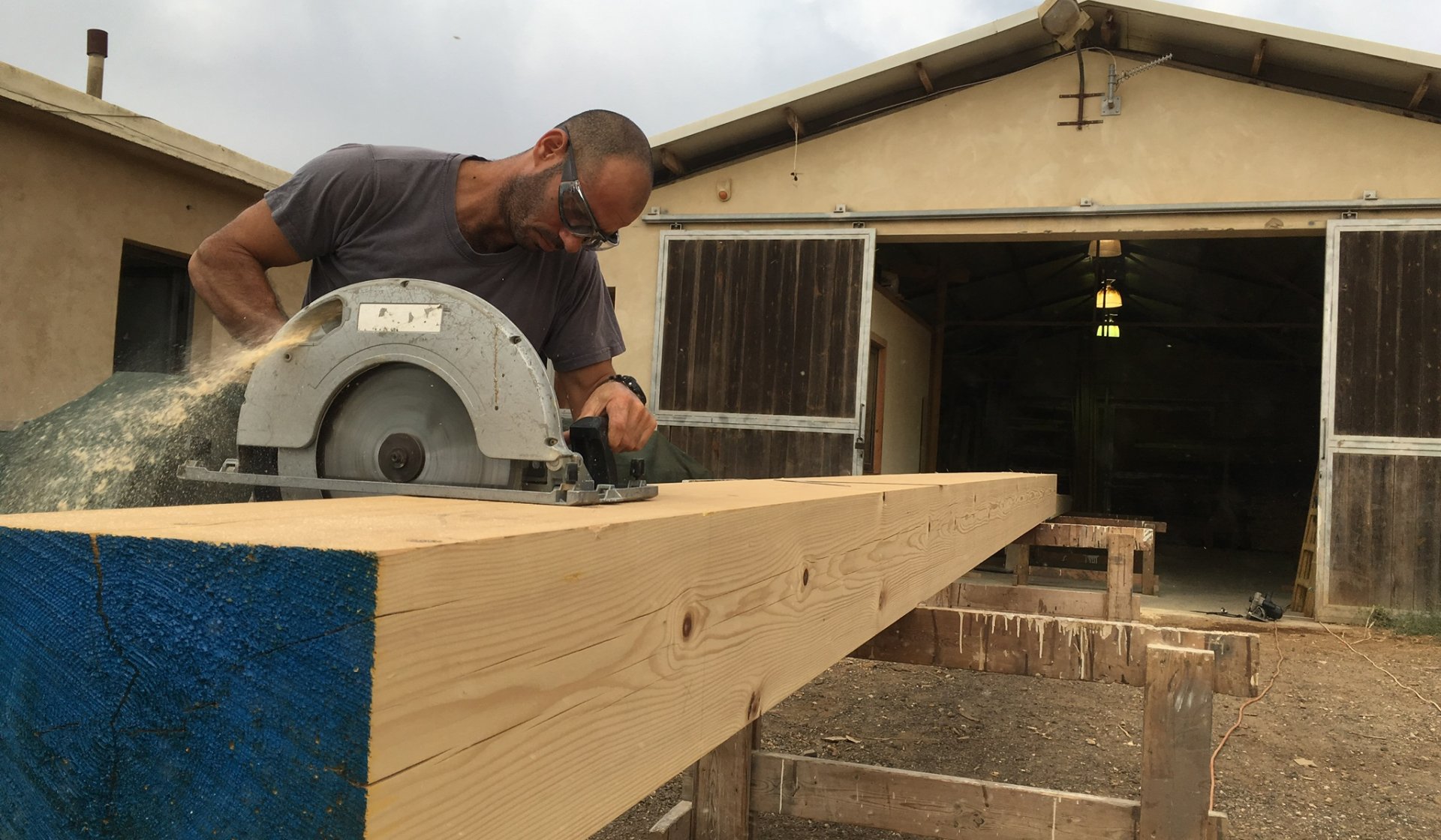 קורת עץ בחיתוך