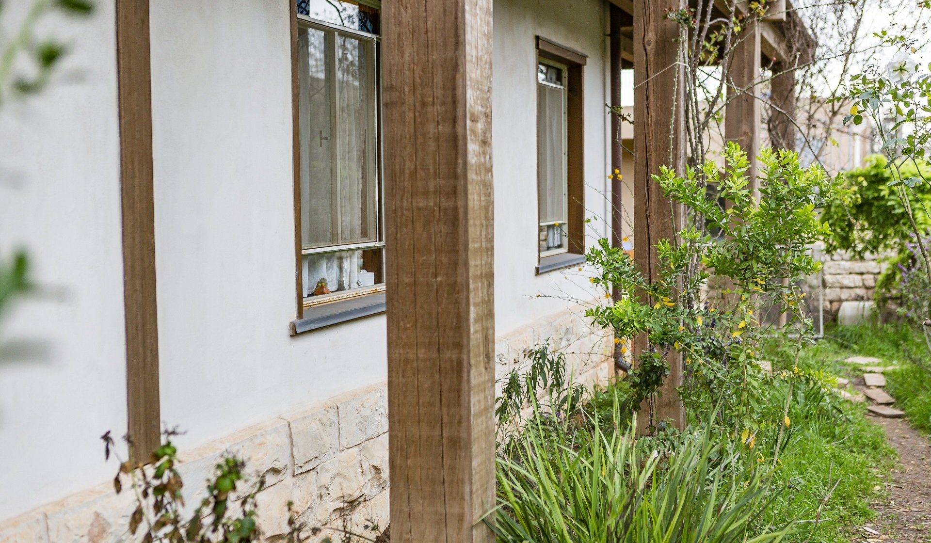 עמוד פרגולה בגינה