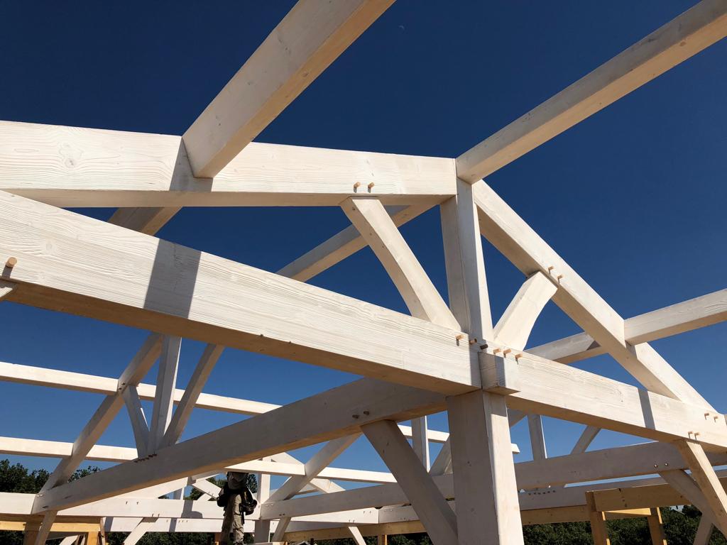 שלב בניה גג אגדים לבן