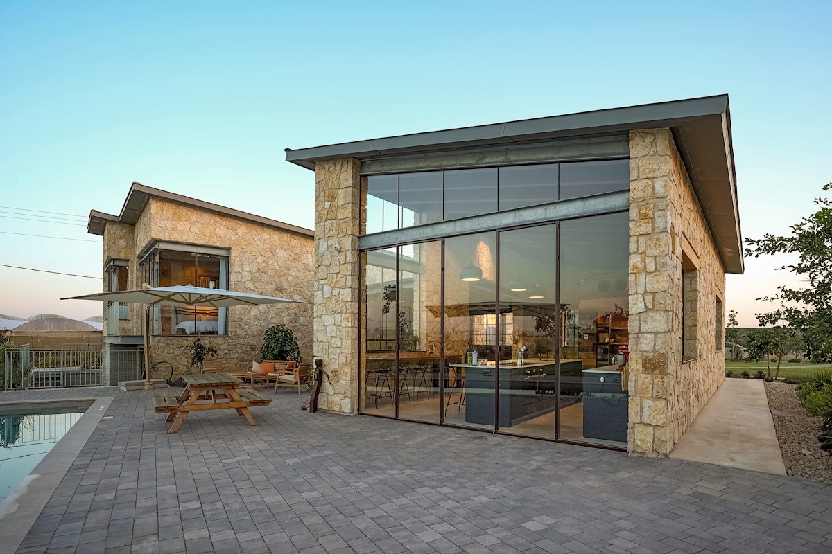 Ringwood timber frame roof project casa de pietra main exterior view